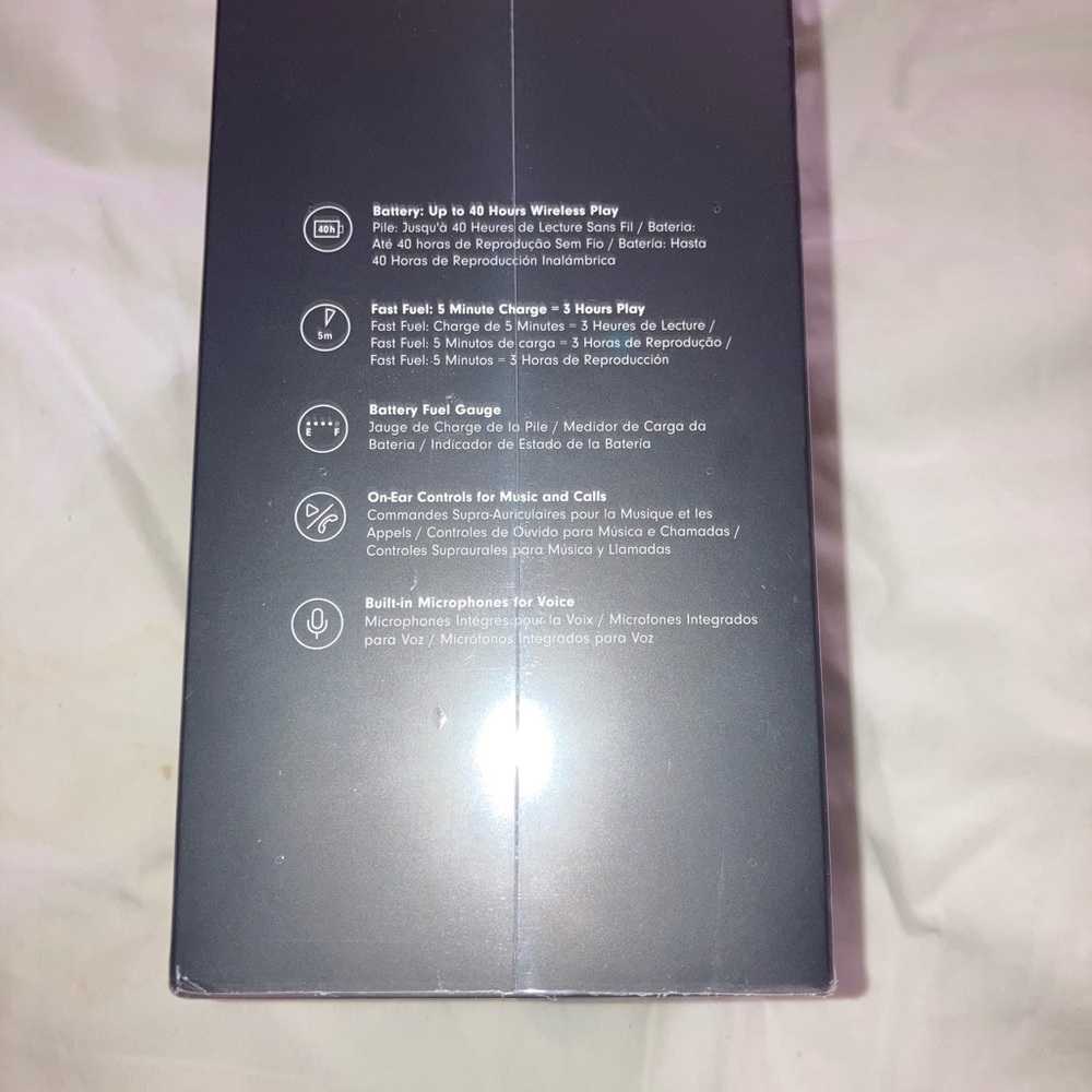 SOLD Gold Beats SOLO 3 On-Ear Wireless Bluetooth Headphones Brand New and Sealed - Picture 4 of 16
